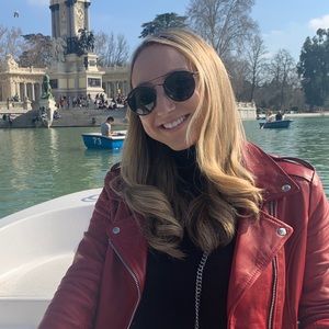 Meet your Posher, Nicole